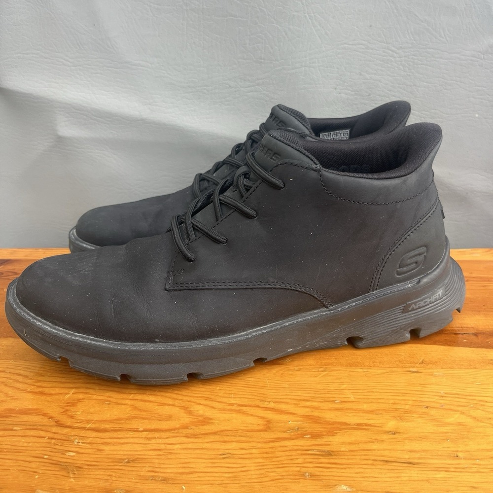Skechers Arch Fit Garza Boots Men 10.5 Black Leather Hands Free Slip Ins